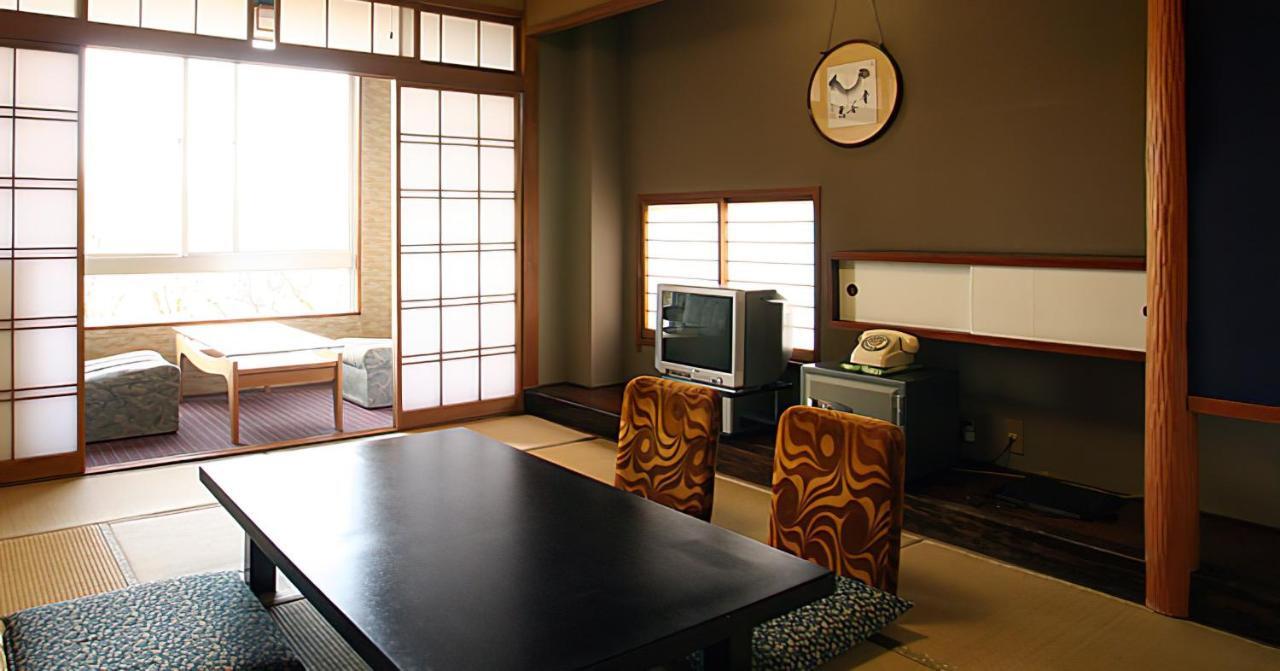 Hotel Ikaho Ginsui Shibukawa Bagian luar foto